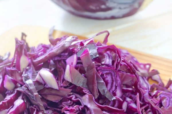 Uzmanies no jauniešiem dārzeņu dāmās. Ir nenovērtējami vitamīnu un minerālu slāņi