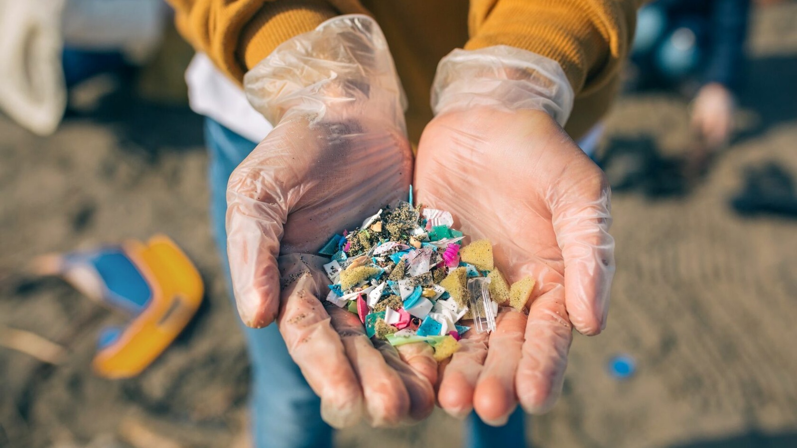 Mēs sākam atklāt mikroplastmasas ietekmi uz mūsu organismu, pateicoties visnegaidītākajam faktoram - krāna ūdenim.