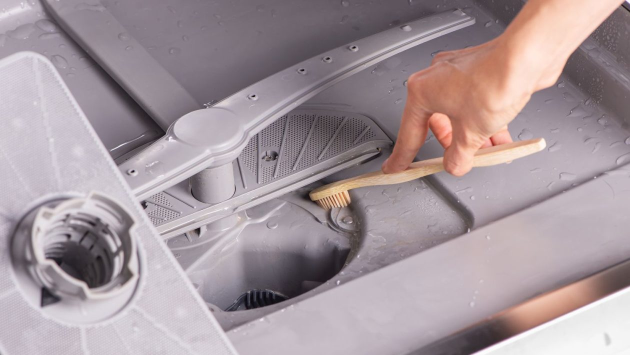 how to clean the dishwasher 1900465 09a 8e2f2c55feda4410a081d88ce74b912a